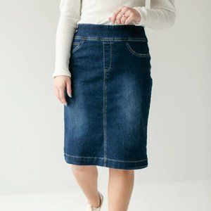 'SARA' CLASSIC KNEE LENGTH DARK DENIM SKIRT by The Mainstreet Exchange